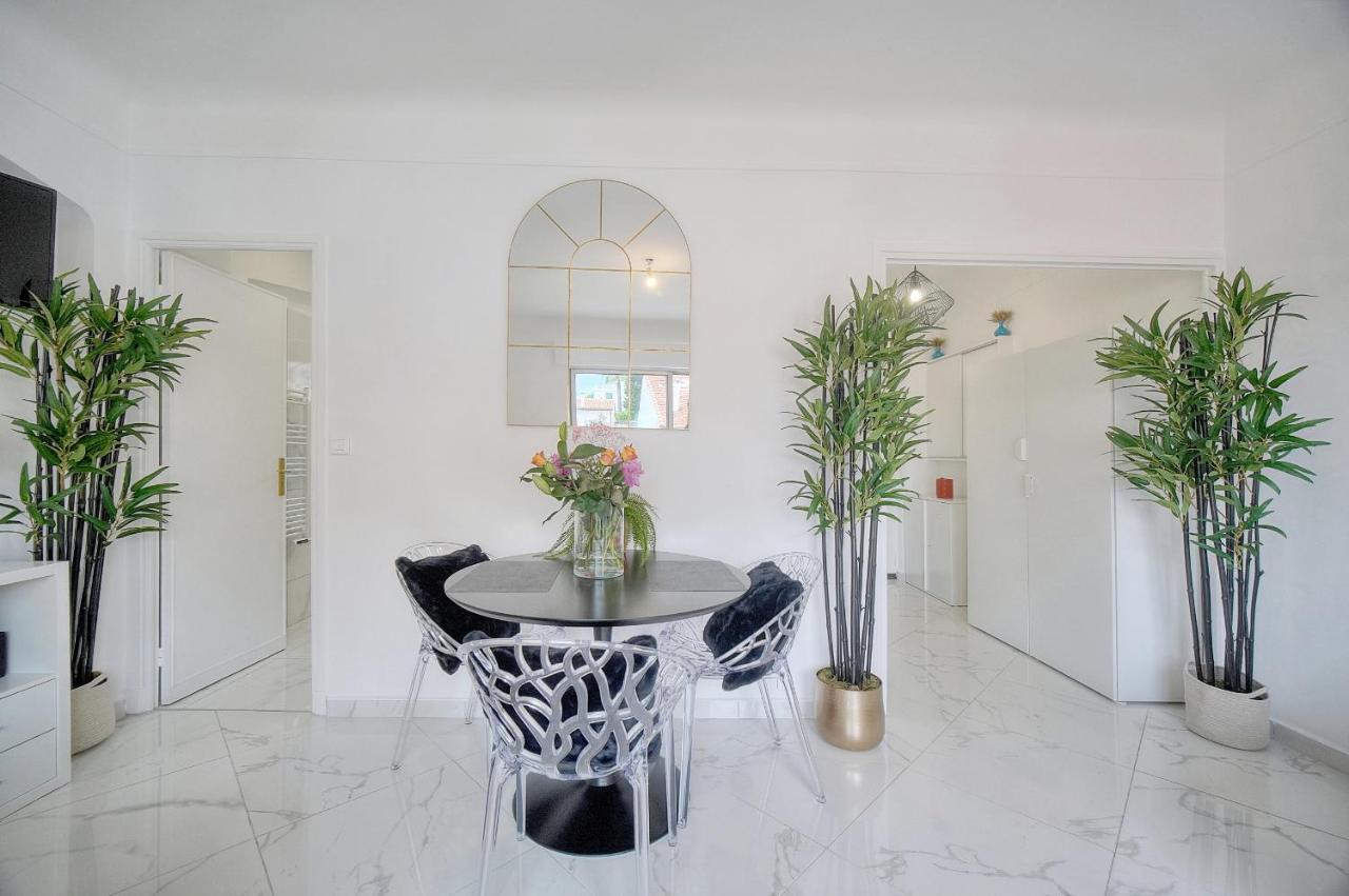 Lumineux 200 M Des Plages A0b192 * Cannes
